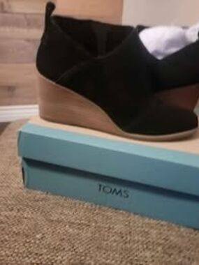 NEW Toms Black Wedge Bootie - size 7